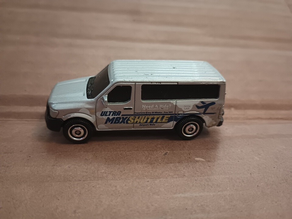 Matchbox 2014 Nissan NV Passenger Van Silver MBX Airport Shuttle Bus 1/64 Scale