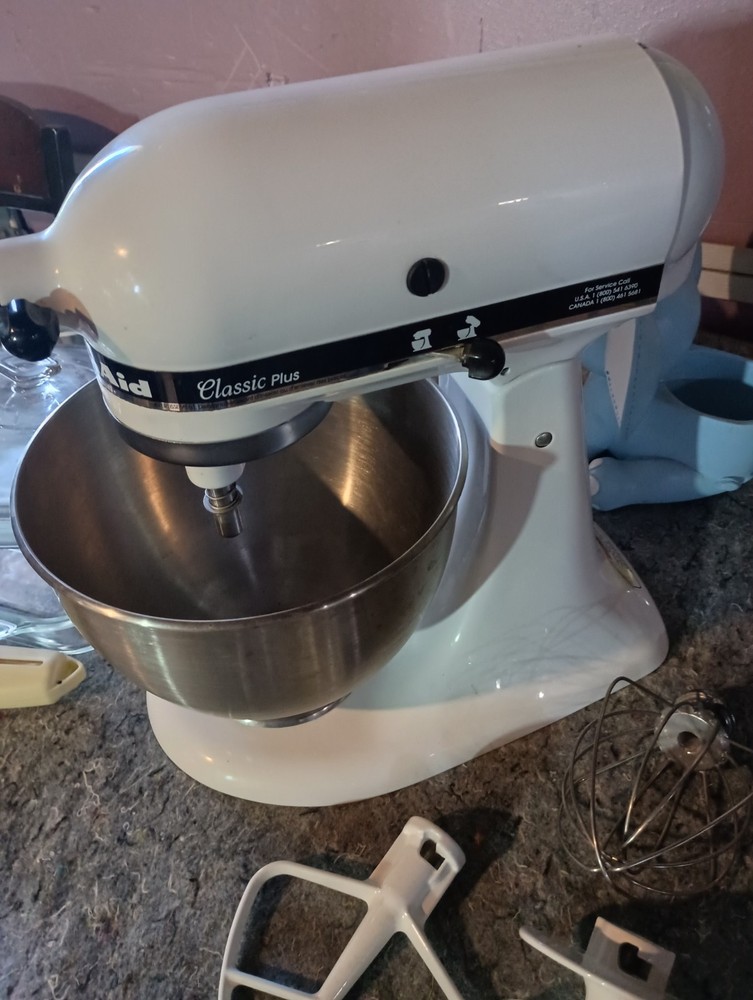 KitchenAid Classic Plus KSM75WH 275W 4.5Qt Tilt-Head Stand Mixer W/ Attachments