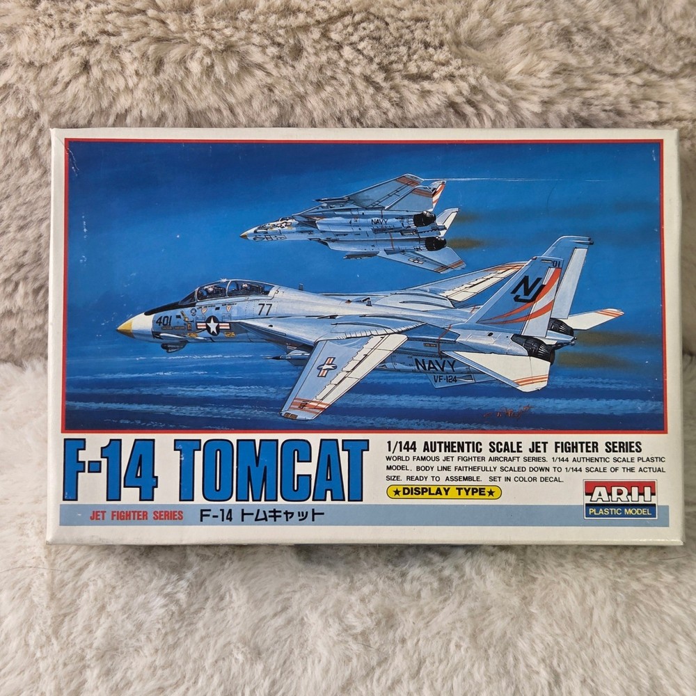 ARII 1:144 Scale F14 Tomcat Jet Fighter Plastic Model Kit