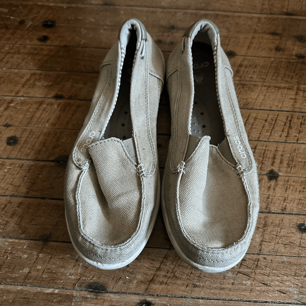 Crocs tan size 7 ortho slip-on loafers washable rubber