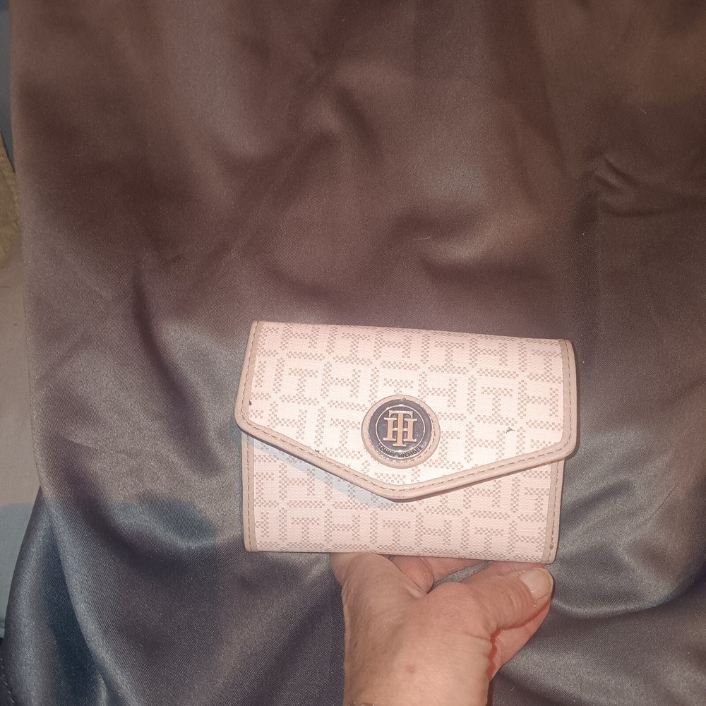 Tommy Hilfiger womens pink leather wallet stylish and compact