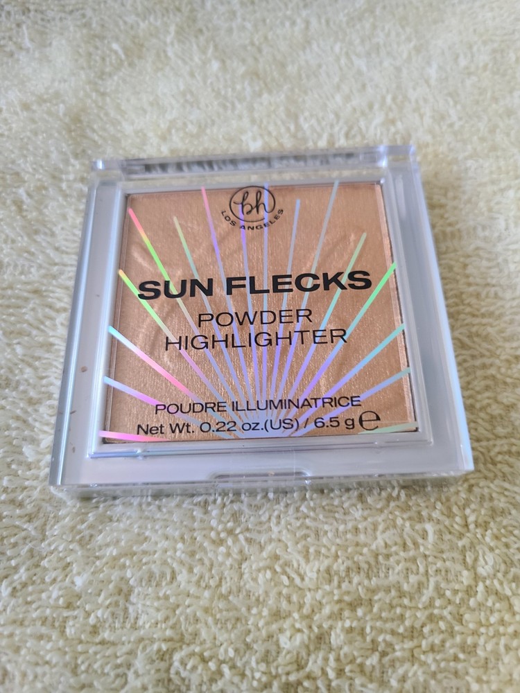 Revolution Beauty BH Los Angeles Sun Flecks Powder Highlighter Golden States