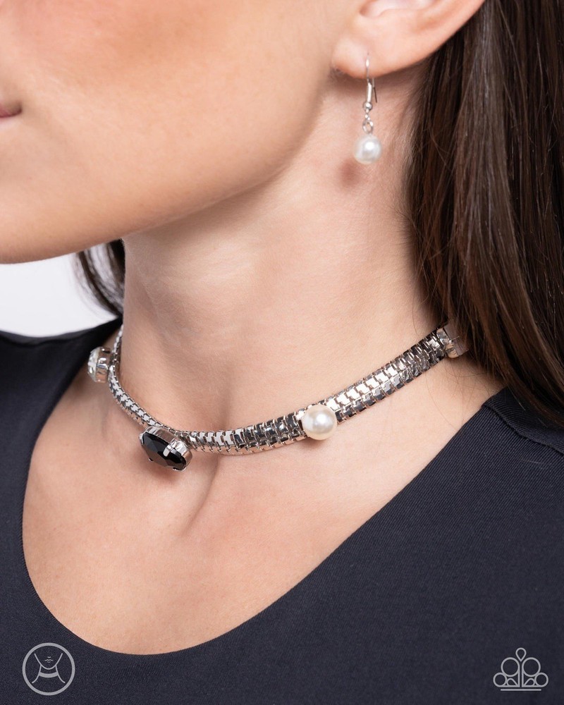 New Paparazzi Jewelry-Classy Collectable Choker-Black