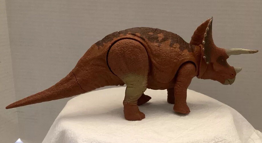 Jurassic World 2 Fallen Kingdom Roarivores Triceratops Dinosaur Does Not Roar