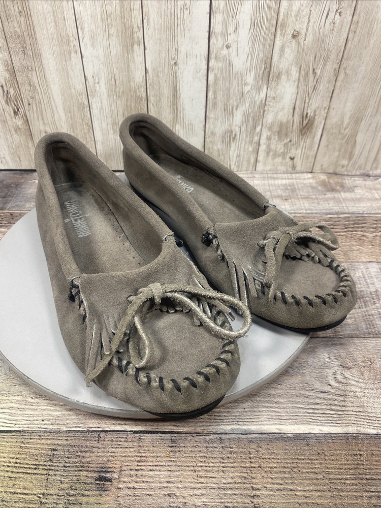 Minnetonka Women’s Gray Suede Leather Kilty Hard Sole Moccasins Size 7