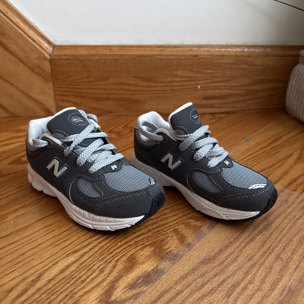 New Balance 2002 Toddler Youth Size 10 Running Shoes Gray White Athletic Sneaker