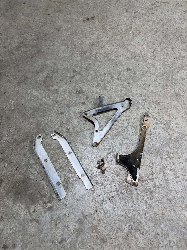 Jeep Cherokee XJ 84-96 Fender Support Brackets NOT Complete (WS95)