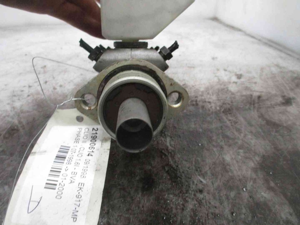 Maitre cylindre frein Renault CLIO II 7701205815