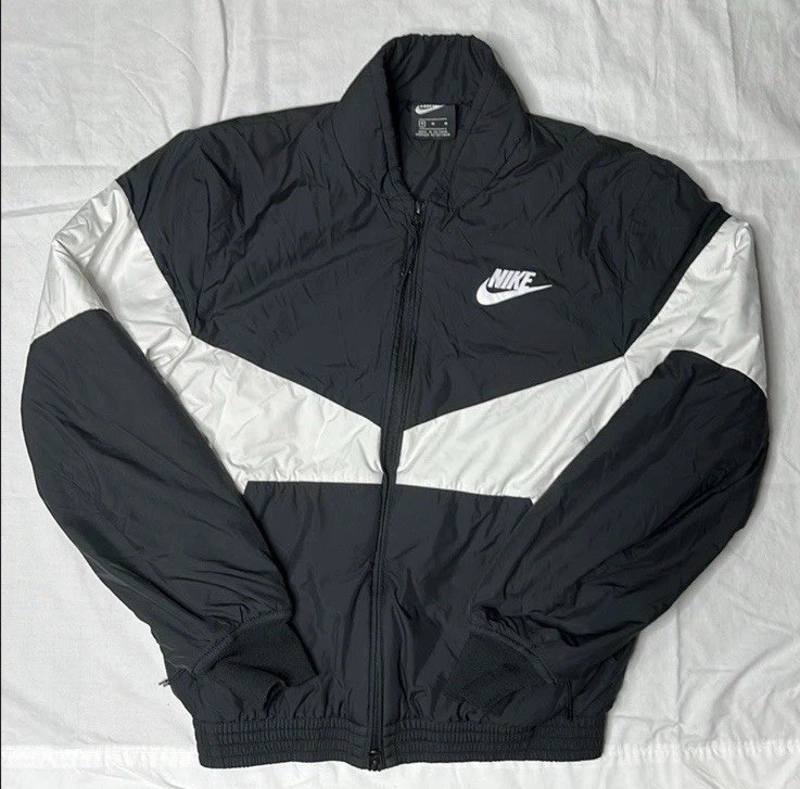 Nike Men’s Black And White Puffer Jacket (Size Medium)