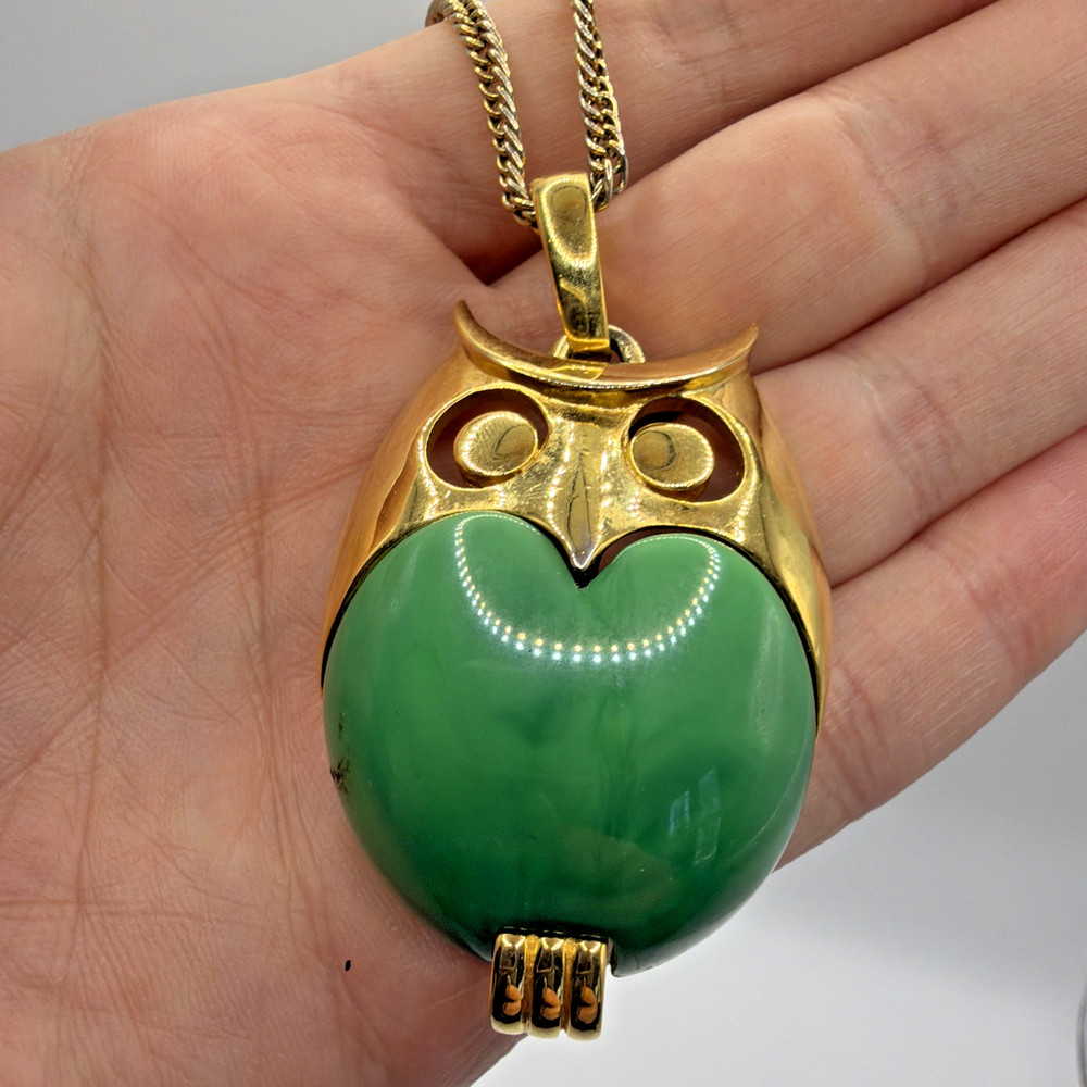 Vintage Crown Trifari Green Lucite Owl Pendant Gold Tone Chain Rare Collectible