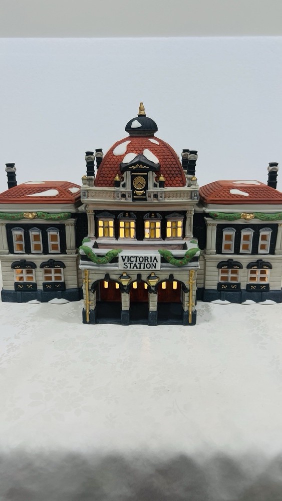 Dept 56 Heritage Village Collection “Victoria Station” 55743 Retired Excellent !