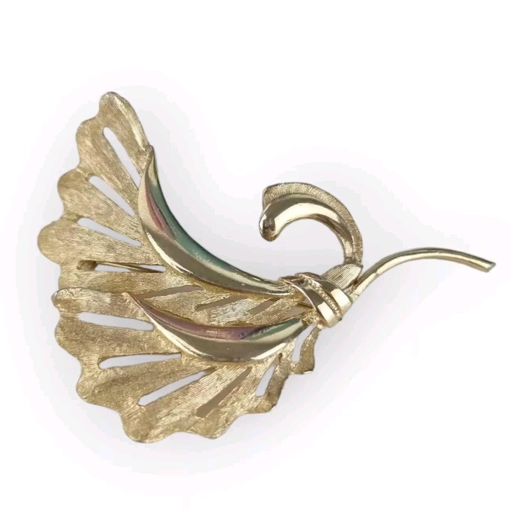 Vintage Brooch Womens Large Gold Tone Textured Leaf Pin Estate Jewellery