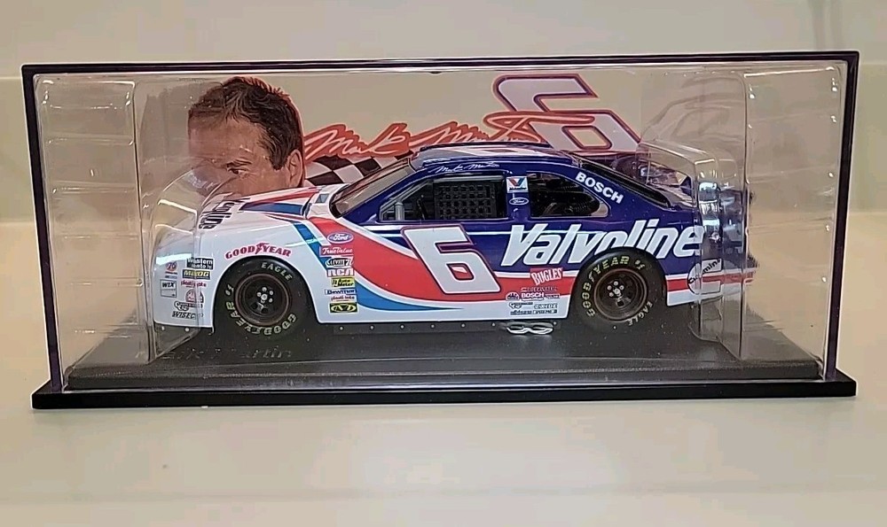 Mark Martin #6 Valvoline Cummins Ford Thunderbird Diecast Car with Display Case