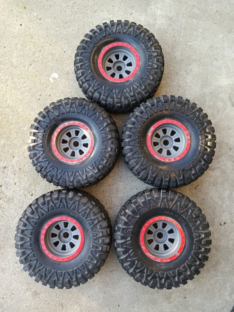 Losi Super Rock Rey 1/6 Maxxis Creepy Crawler LT Tires & Wheels Red Low Use QTY5