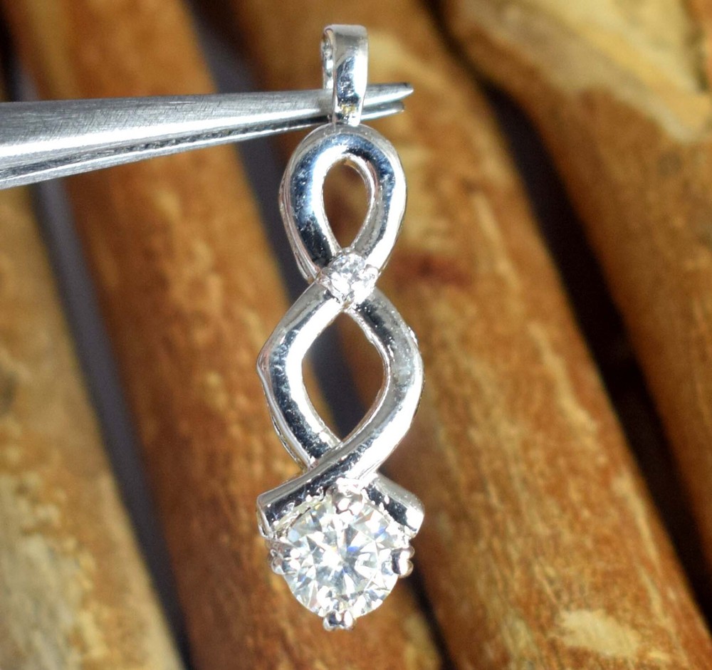 Certified White Round Cut Diamond Solitaire 1.12 Carat Pendant New Inventory