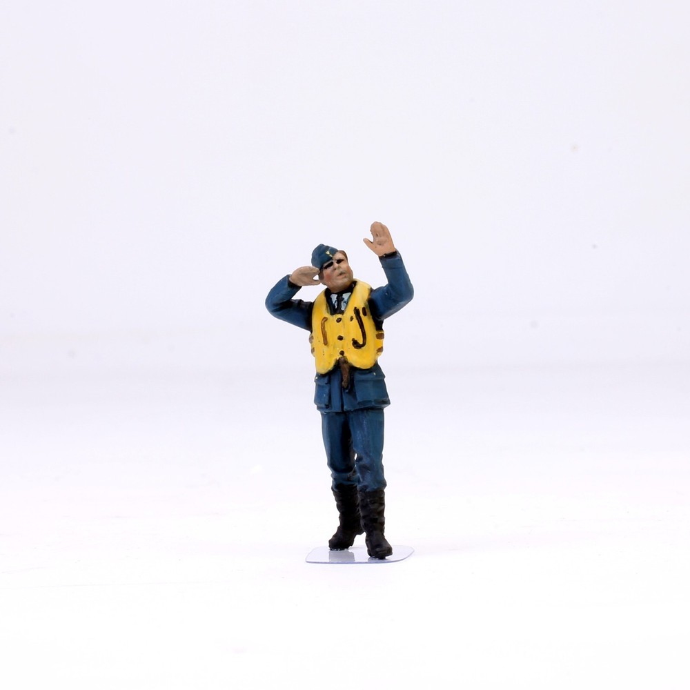 PreSale 1:48 Pro-Painted RAF Pilot WW2 #2-image