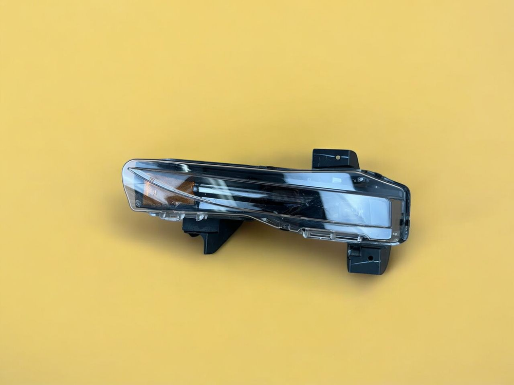 ✅21+ Tesla Model X Front Right Passenger Fog Light Lamp 1621195-00-C /broken