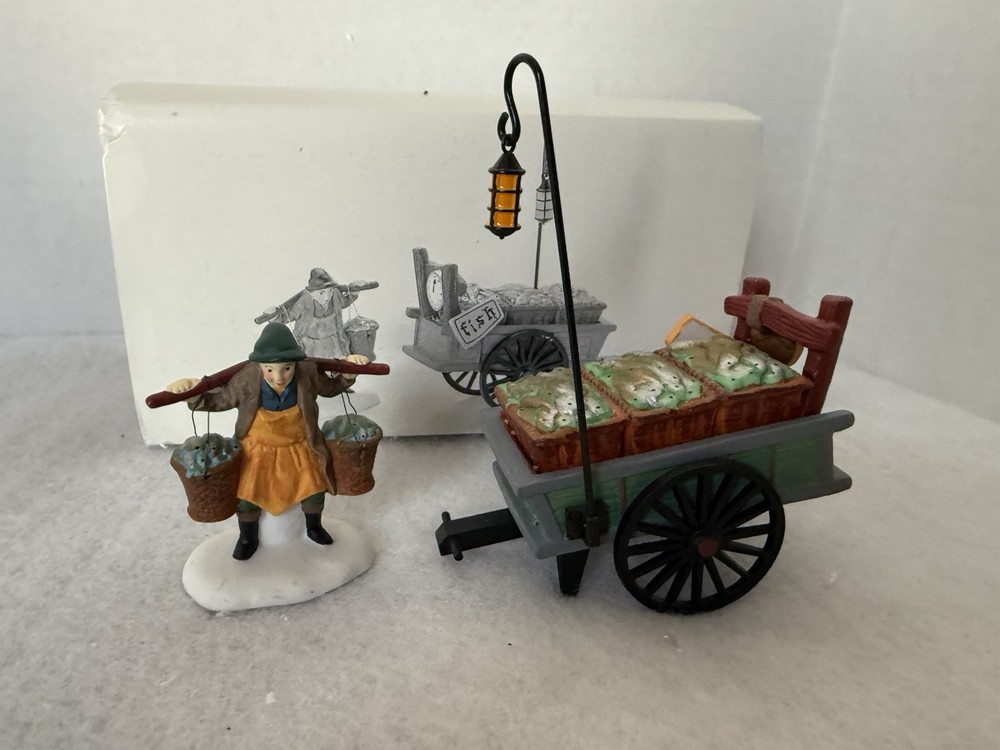 Department 56 Chelsea Market Fish Monger Cart Heritage Village 5814-9 Vintage Excellent Condition