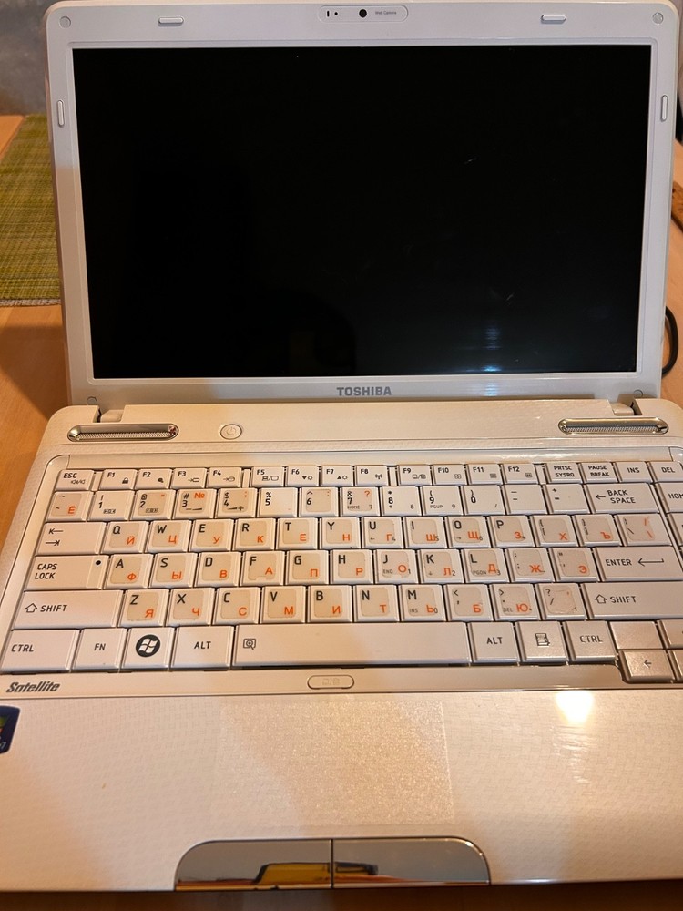 Toshiba Satellite L630 13 in, Intel core i3, M370 @2.4 Hz, 4GB RAM, working