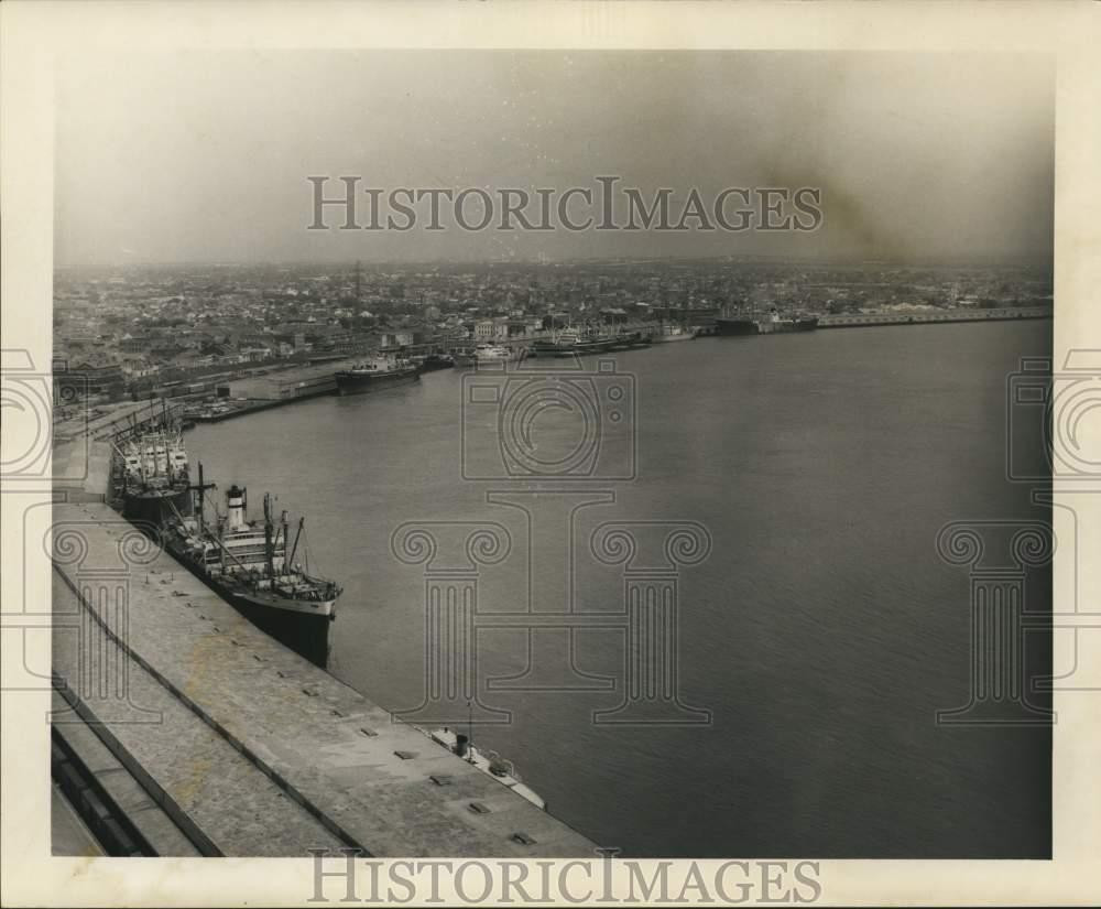 1965 Press Photo Aerial view of ships docked at Port of New Orleans - noc22719