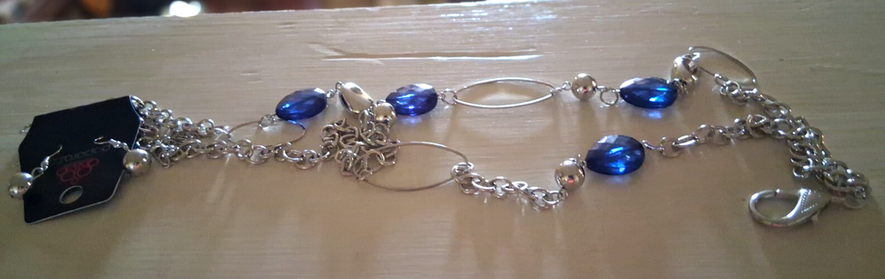 NWT PAPARAZZI SILVERTONE CHAIN NECKLACE W/BLUE PLASTIC  STONES/PIERCED EARRINGS