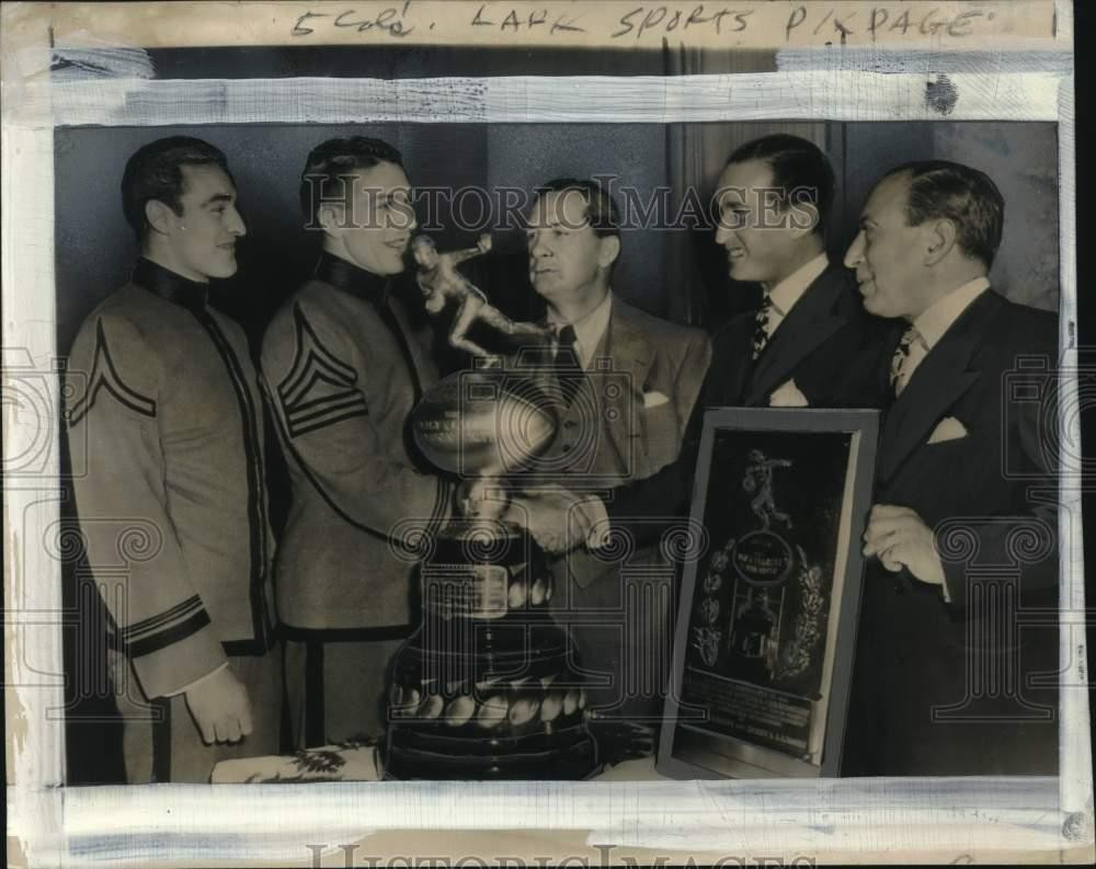 1949 Press Photo Army football team accepts August V. Lambert Memorial Trophy