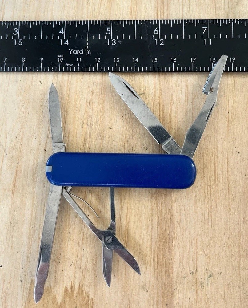 Victorinox Swiss Army pocket knife for everyday carry