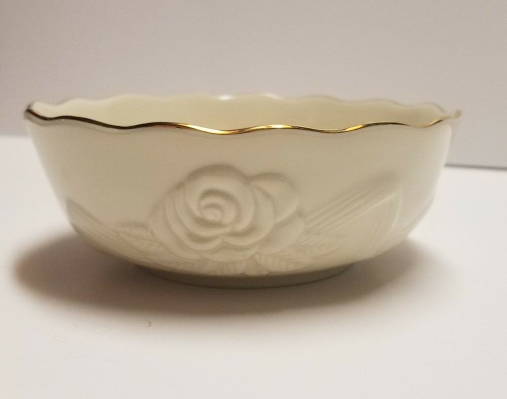 Lenox Scalloped porcelain Bowl Rose/Nut/Trinket/Candy Bowl with 24 K gold trim.
