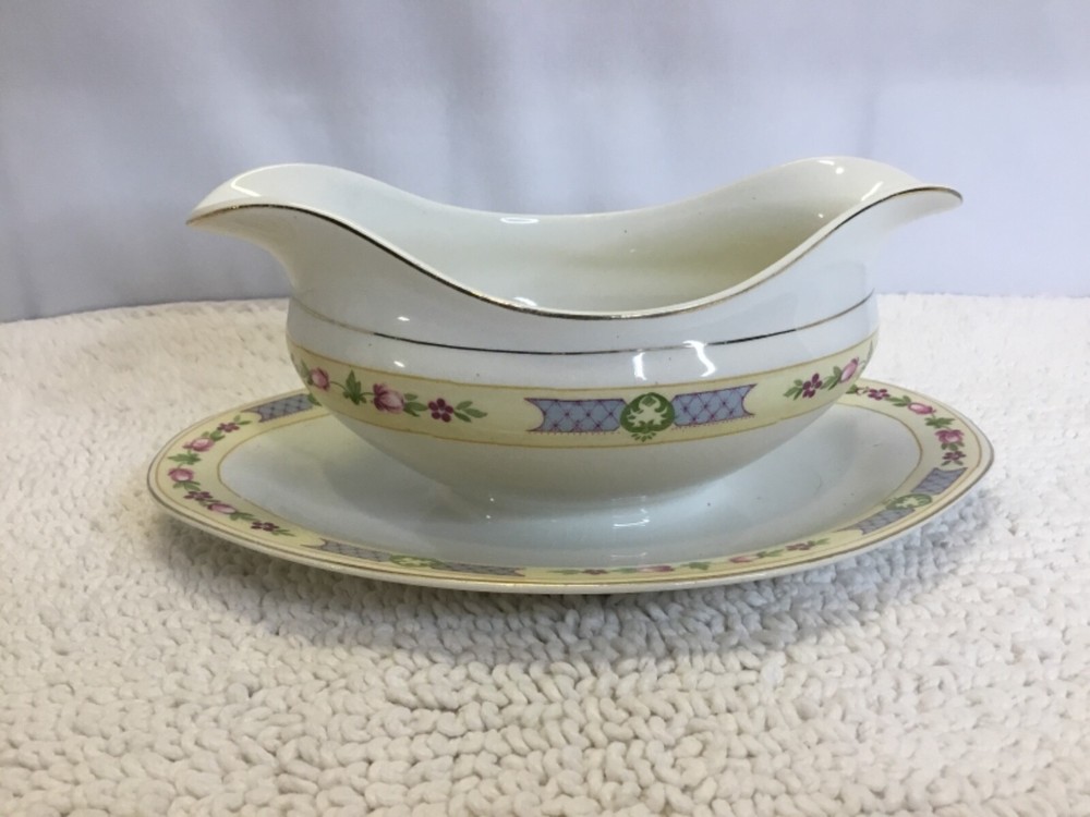 Johnson Brothers Gravy Sauce Boat  Attached Saucer  JB57