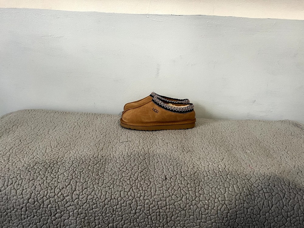 UGG Size 8 Women's Tasman Slipper - Chestnut