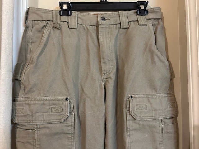Duluth Trading Co Khaki Relaxed Fit Multi-pocket Cargo Pants. Men's 37x32 Cotton