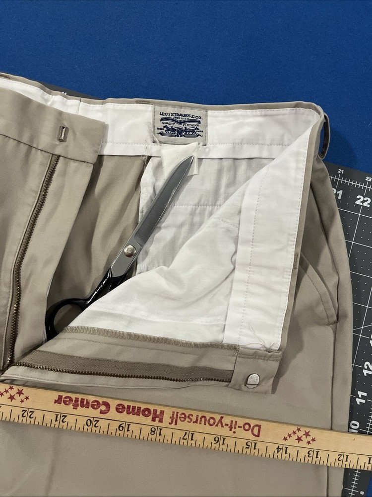 VTG Levi’s Strauss Chino Pants Mens 36x30 Tan Relaxed Straight Wide-Leg Baggy