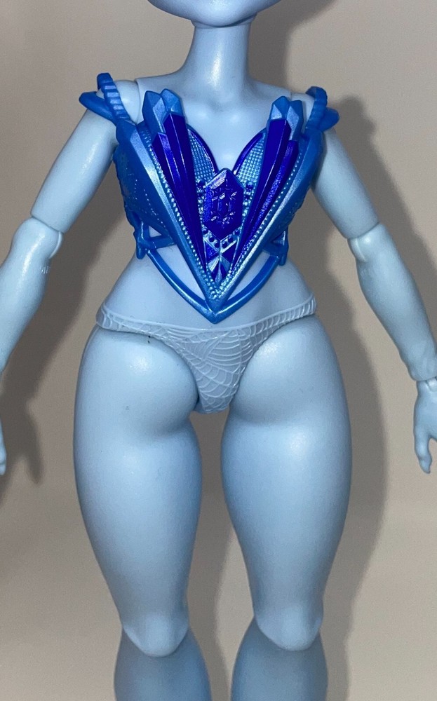 Monster High G3 Skulltimate Secrets Abbey Bominable Doll with Outfit and Chest Plate