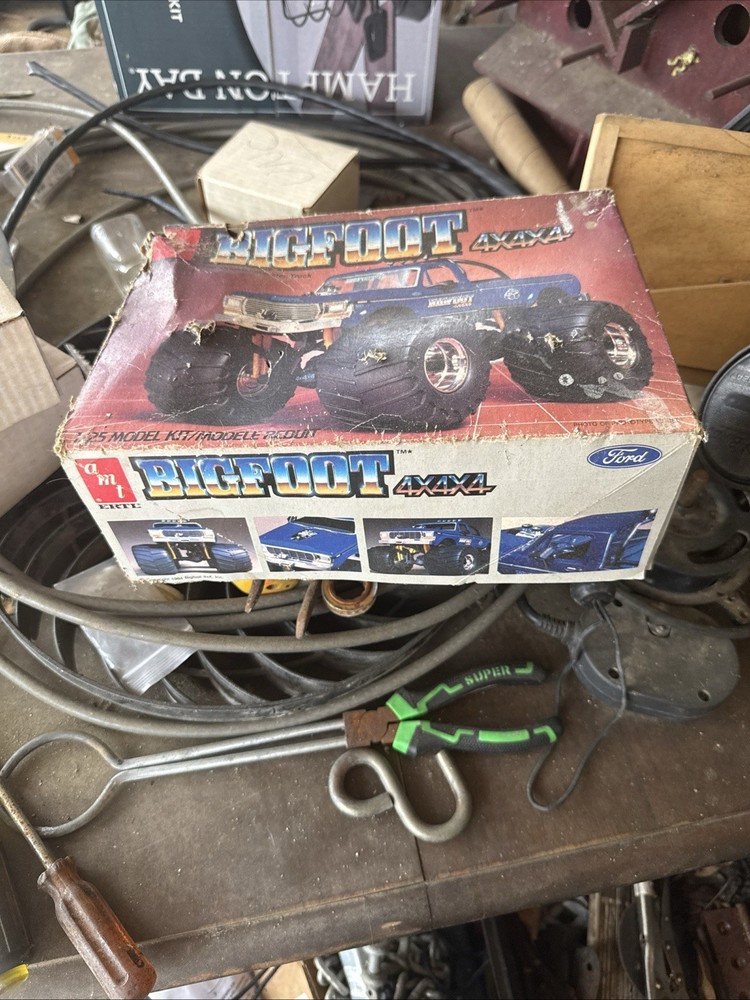 Brand New 1/25 AMT '74 Ford F250 BIG FOOT 4 x 4 x 4 Shrink Unopened 41 Years Ago-image