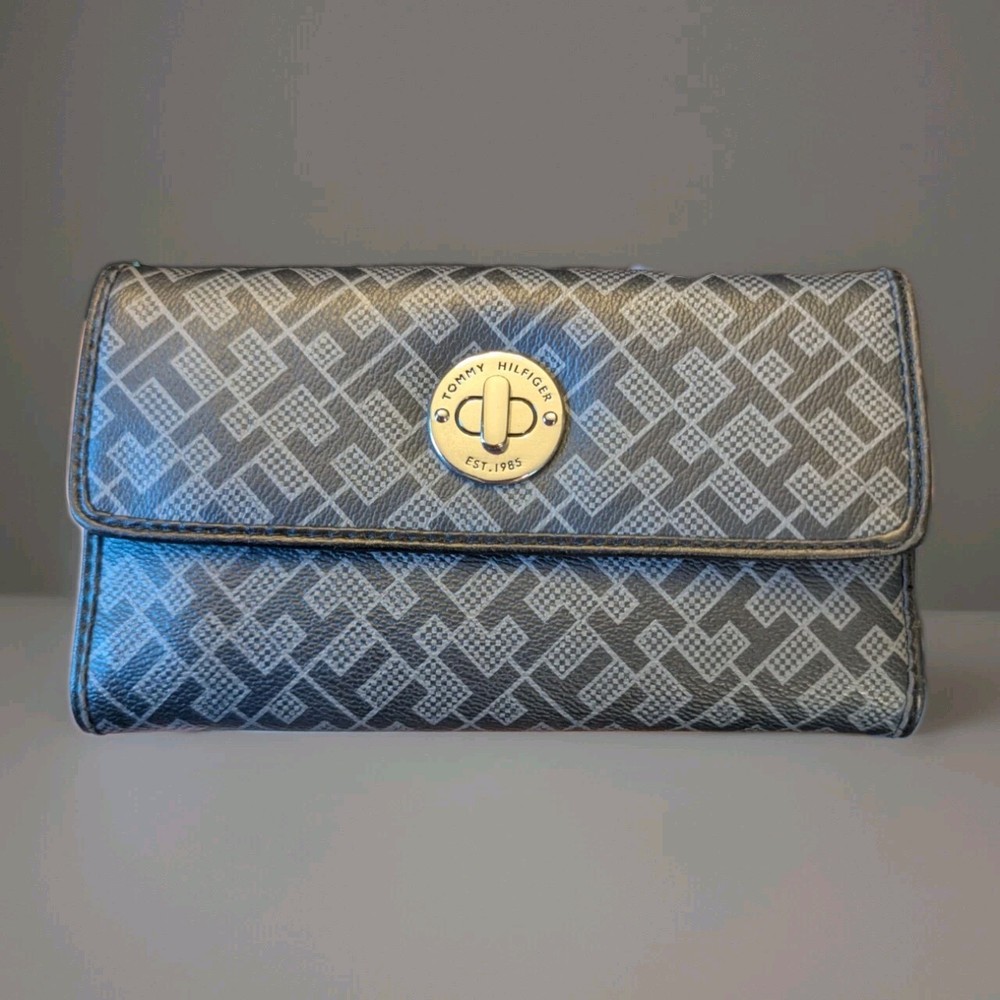 Tommy Hilfiger Wallet Womens Black Trifold Signature Logo