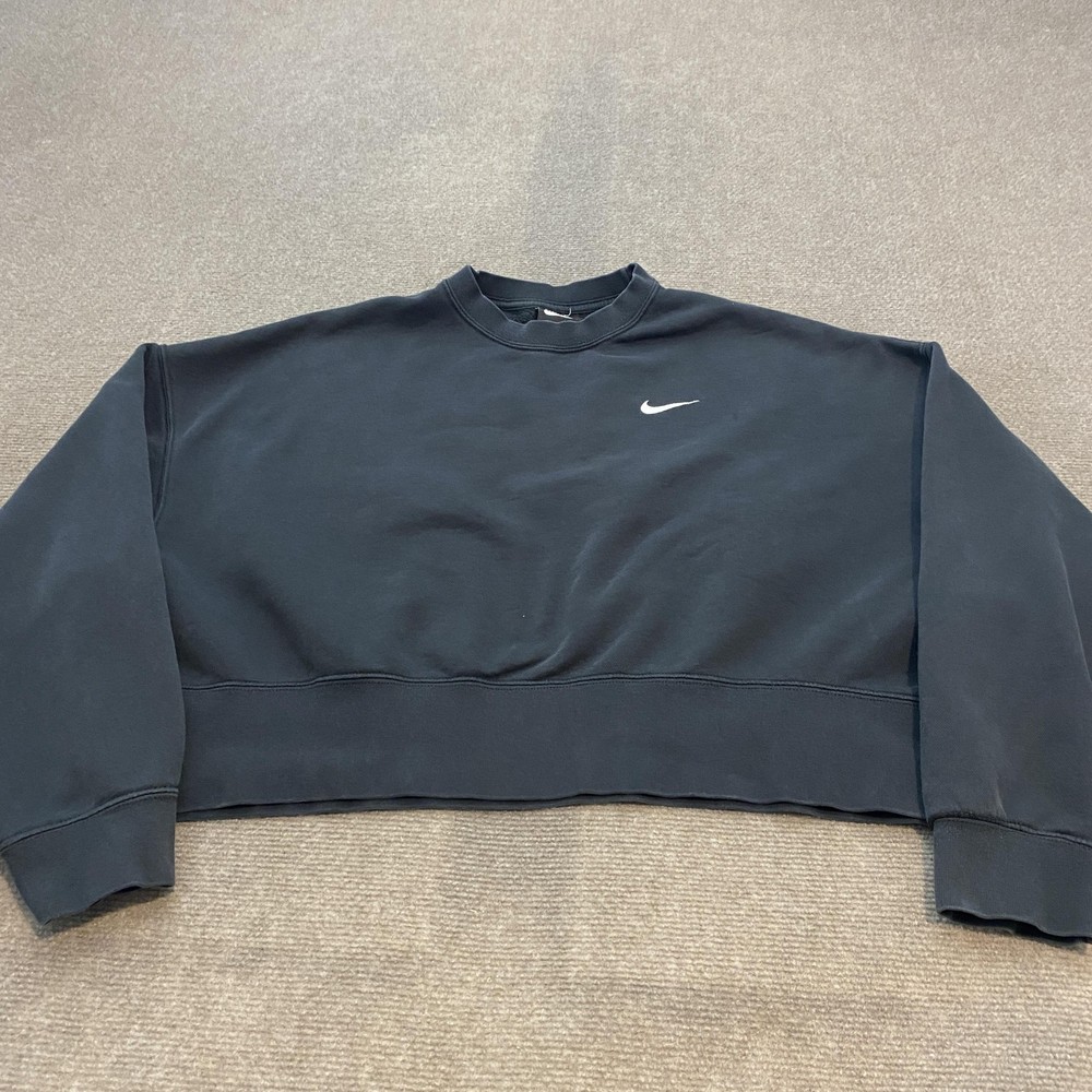 Nike Sweatshirt Womens Medium Black Sportswear Essential Fleece Crewneck Cropped