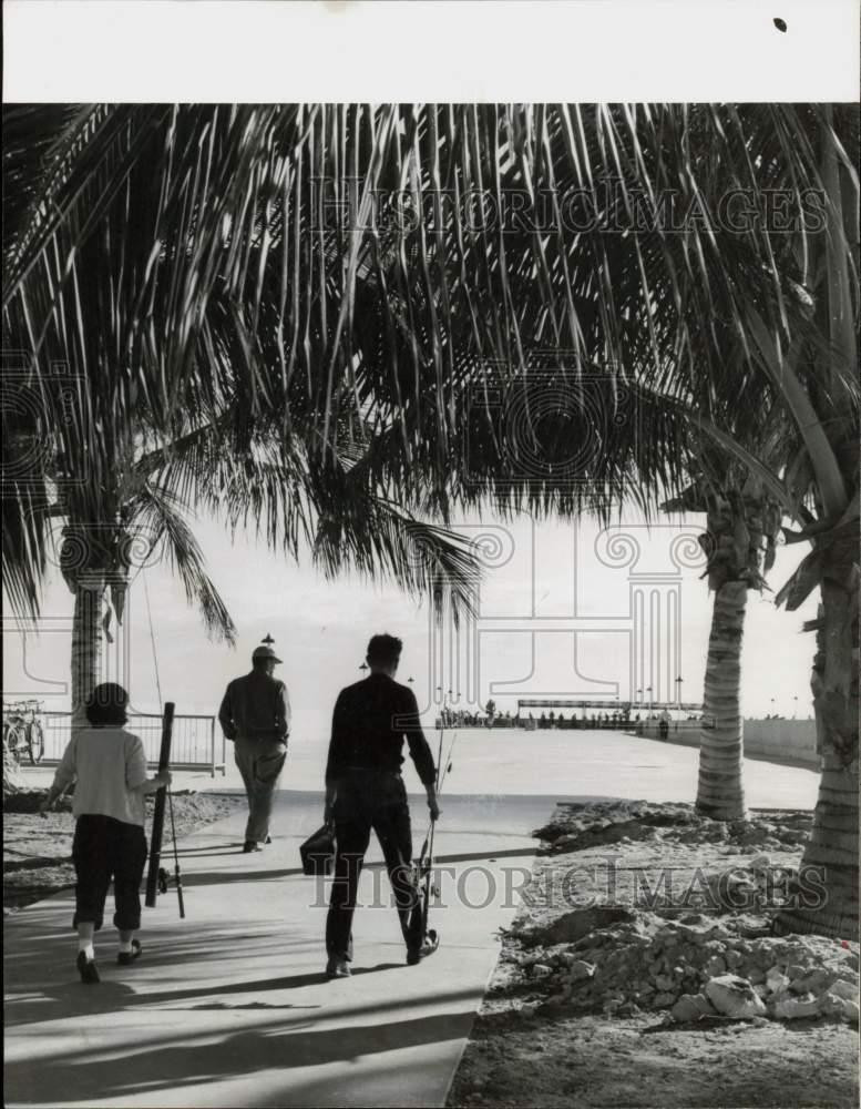 Press Photo A clean-up crew at the Miami Beach Pier in Florida - lra24291