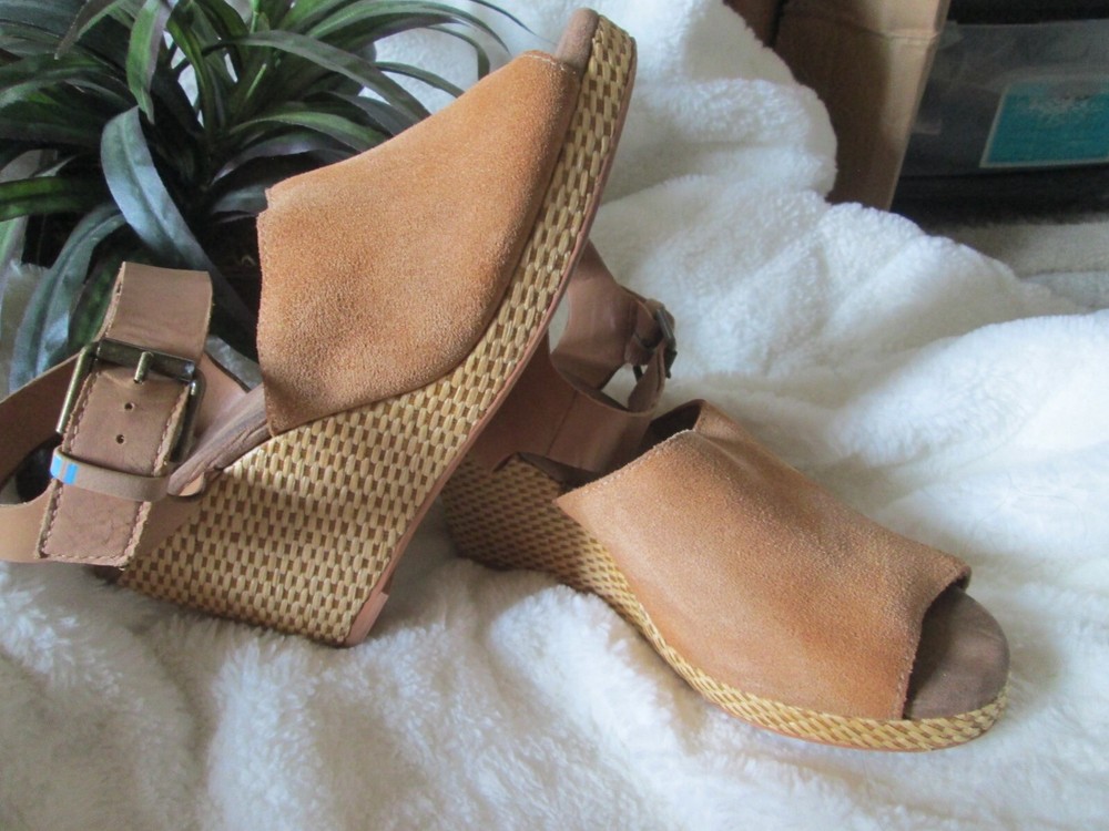 Toms Tropez Women's Wedge Heel Sandal Peep Toe Honey Suede Leather Sz 8