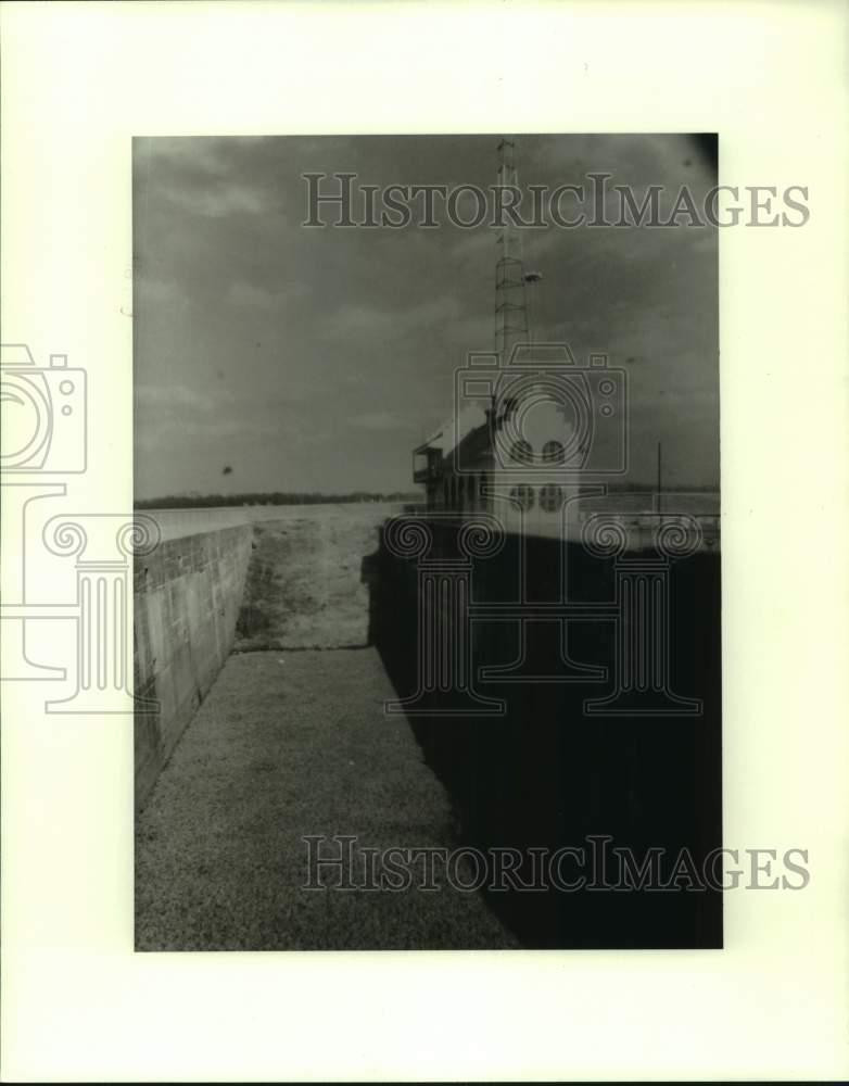 1986 Press Photo Plaquemine Locks Commemorative Area Shows Original Structures