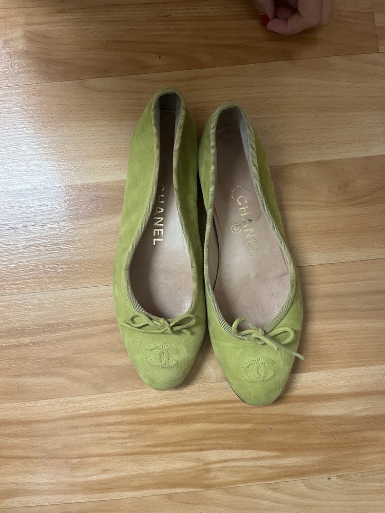 Vintage Chartreuse Chanel Flats in Size 38 with Detailed Condition Photos