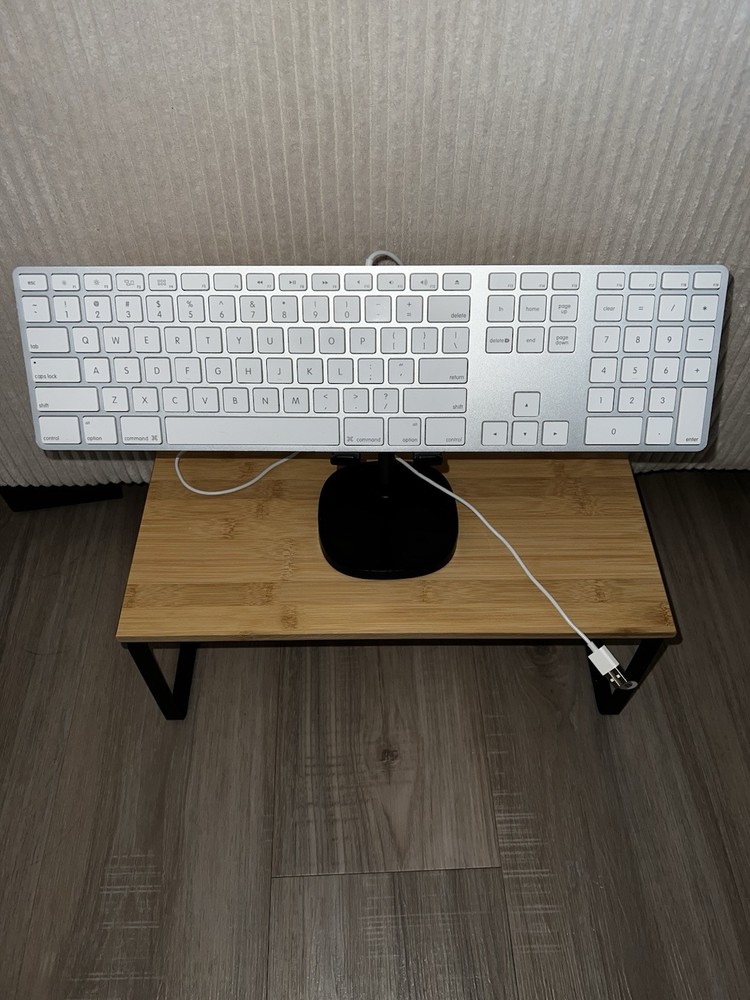 Apple Wired USB Keyboard with Numeric Keypad, 2-Port USB Hub, Model A1243