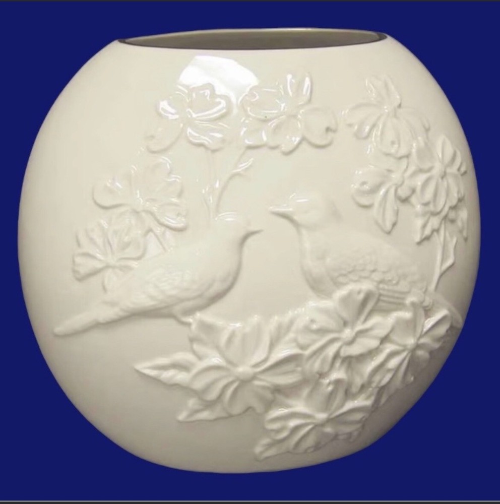 Lenox Four Seasons Vase Collection - Spring - The Dove and Dogwood Tree