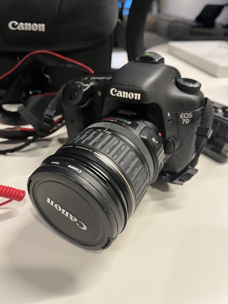 Canon 7D Camera BUNDLE: 28-135mm Lens, Rode Mic, Stabilizer, Bag, Battery & More