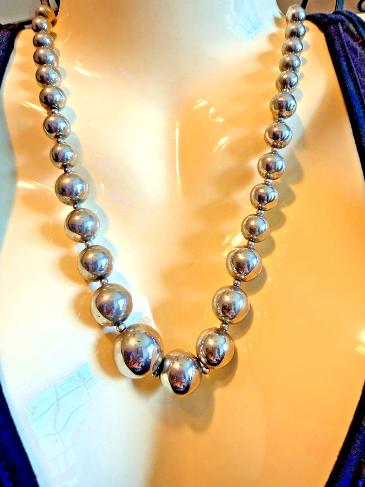 Vintage Korea Silver Tone Graduated Bead Necklace Chunky Ball Statement 17-18”