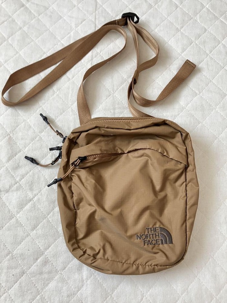The North Face Lightweight VHTF Glam Shoulder Bag in Stylish Brown