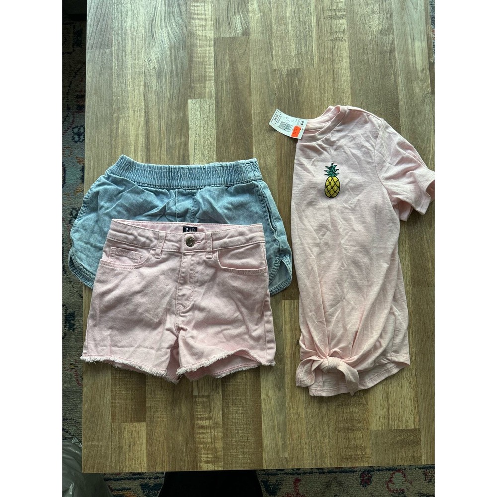 Girls Gap Shorts and T-Shirt Bundle size S (6-7)