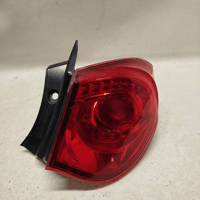 Post headlight. east part. DX ALFA ROMEO GIULIETTA (5Y) 1.4 Turbo (88Kw) Ber