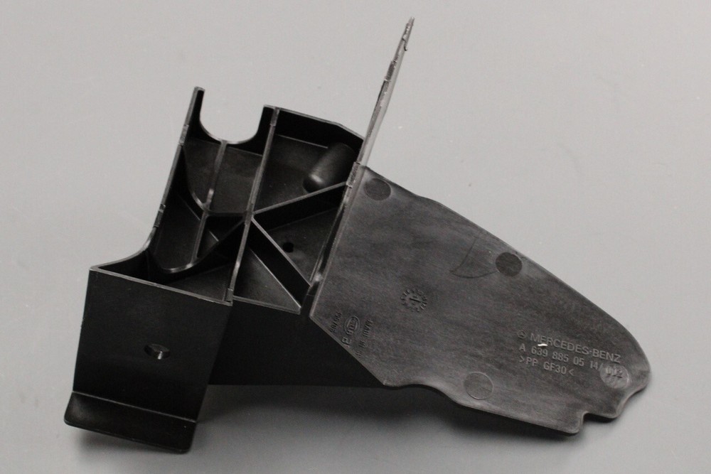 Genuine Mercedes-Benz Vito W639 front bumper bracket (right) A6398850514