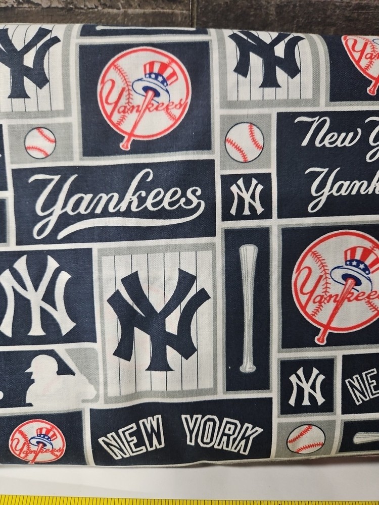 4.5 Yards NY Yankees Team Fabric for Sports Crafts and Apparel