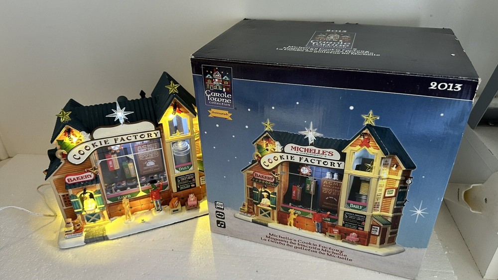 Lemax Carole Town Christmas Cookie Factory 2013 Animated Sounds / Lights